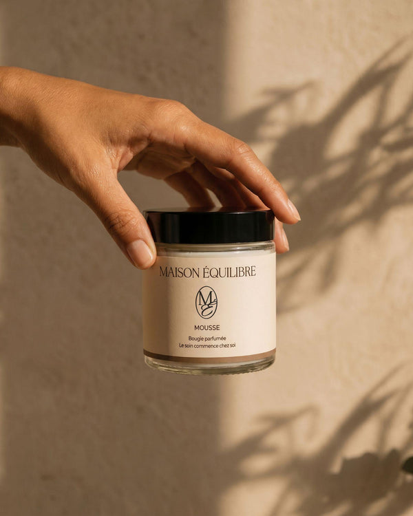 Bougie Mousse de Maison Équilibre tenue en main