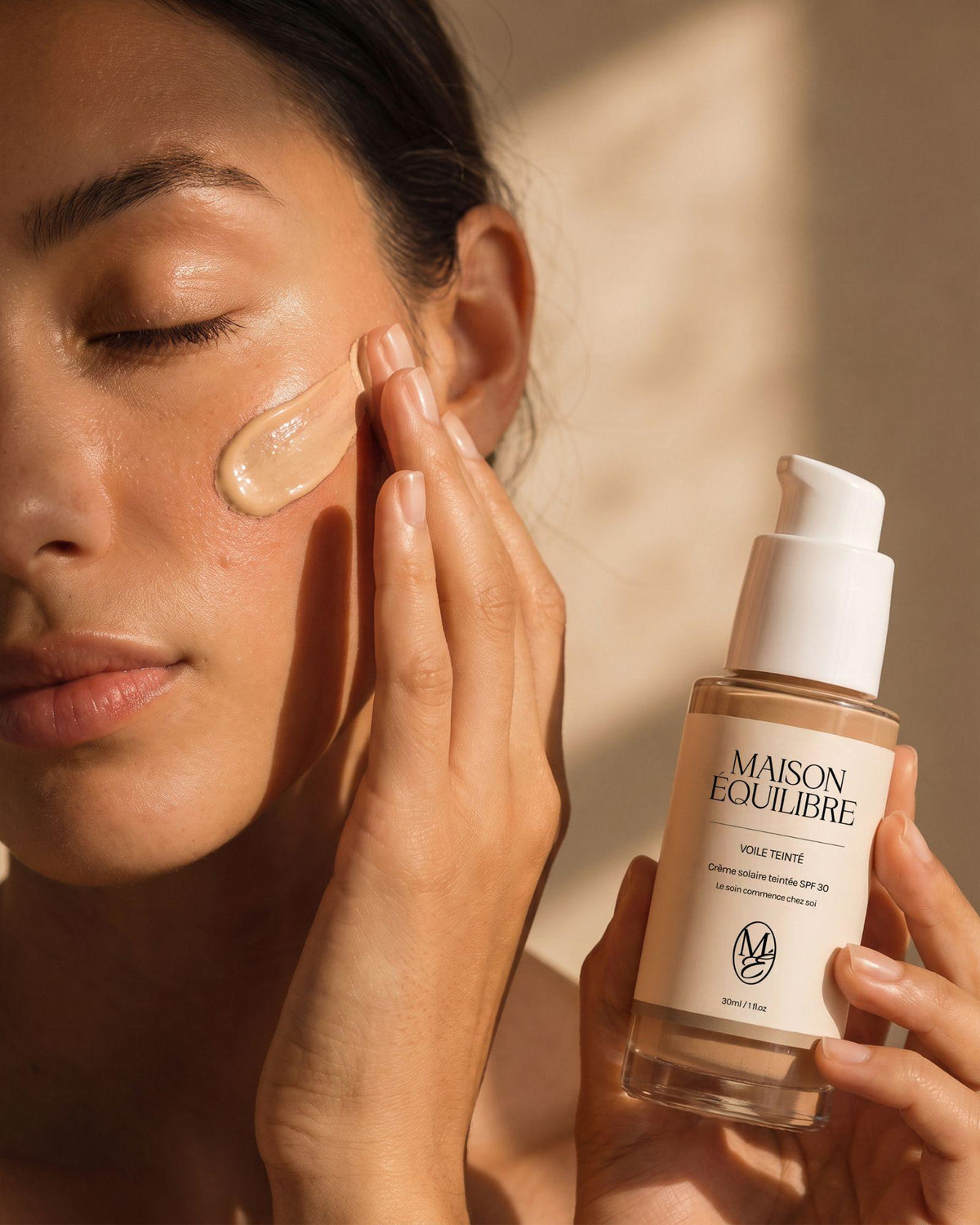 Application du Voile Teinté SPF30 sur le visage